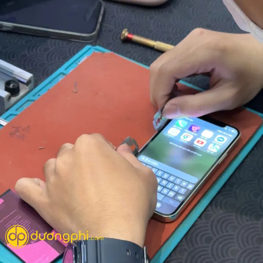 Màn Hình Linh Kiện Thay Cho Iphone 12 Pro 1 Thay-Man-Hình-12-Pro