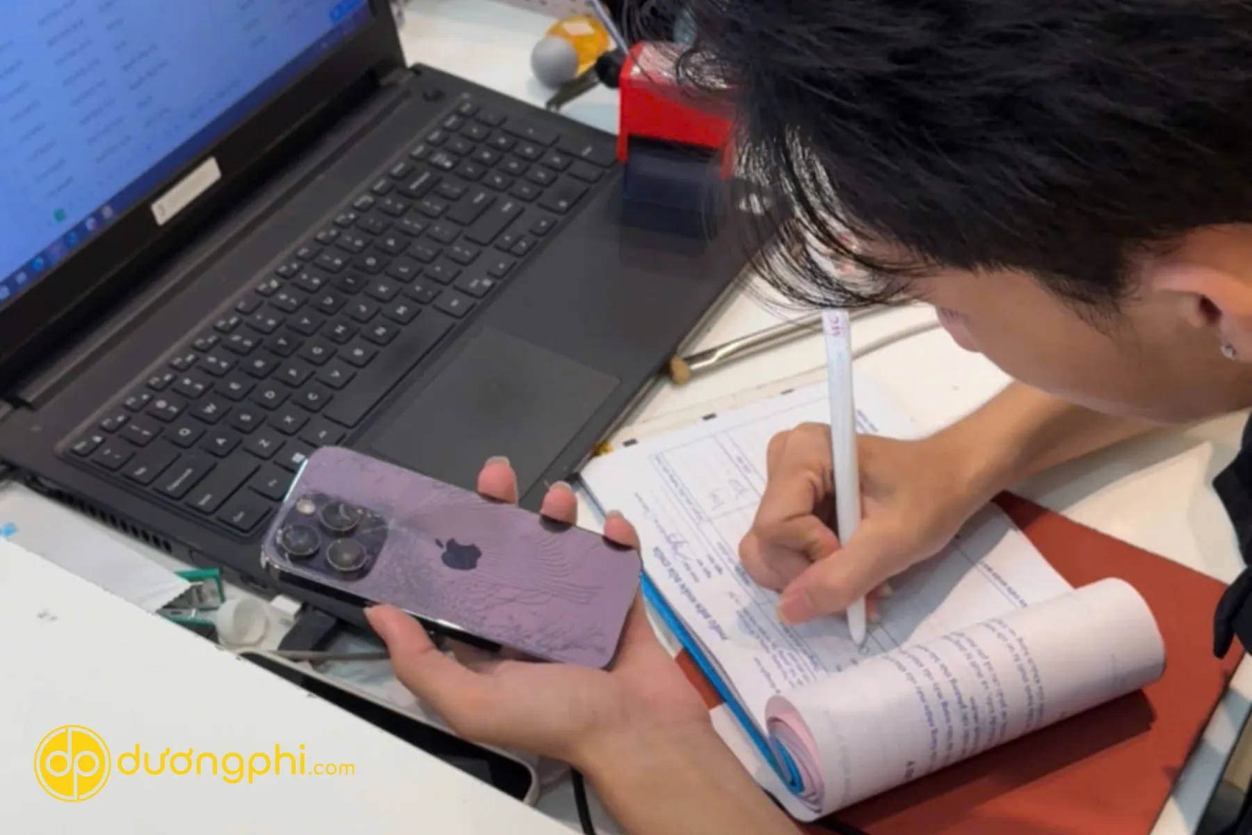 Thời Gian Sửa Iphone Bao Lâu? Khám Phá 3 Bước Trong Quy Trình Sửa Chuyên Nghiệp 3 Ky-Thuat-Test-May