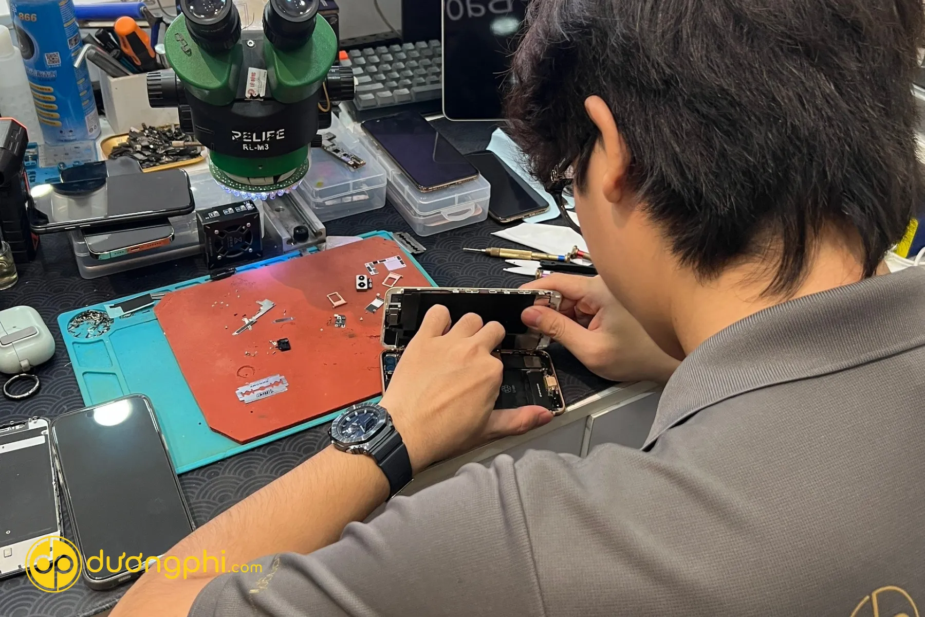 Khi Nào Cần Thay Màn Hình Iphone? Quy Trình 7 Bước Thay Màn Chuyên Nghiệp 2 Thay-Man-Hinh-Iphone