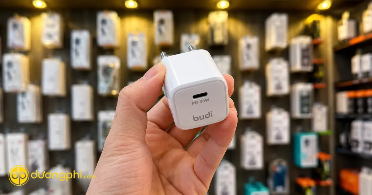 Củ sạc Budi 33W Type-C hỗ trợ sạc nhanh cho điện thoại