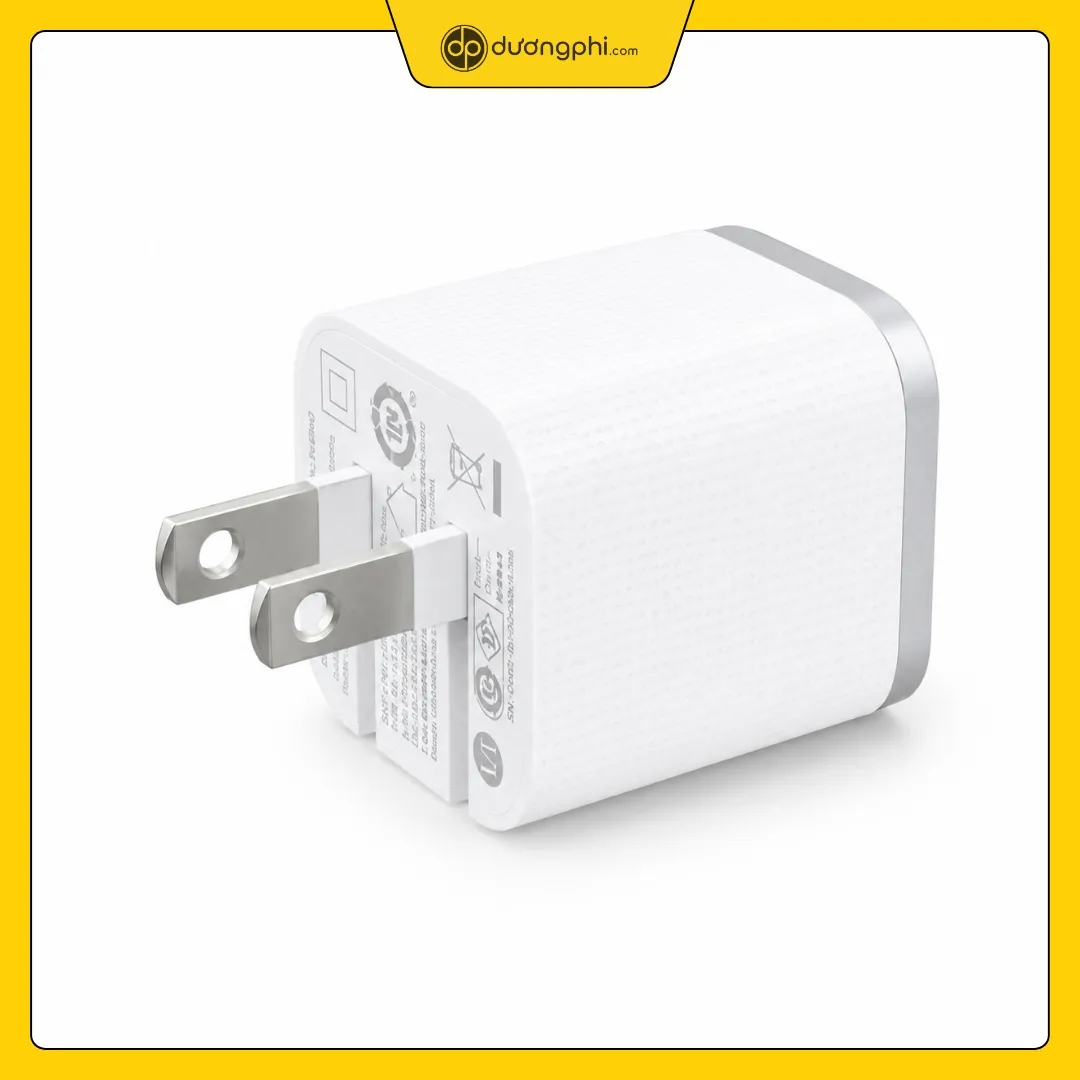 cận cảnh chân cắm dẹt chống gỉ và thông số kỹ thuật dưới đế củ sạc anker nano 45w màu trắng
